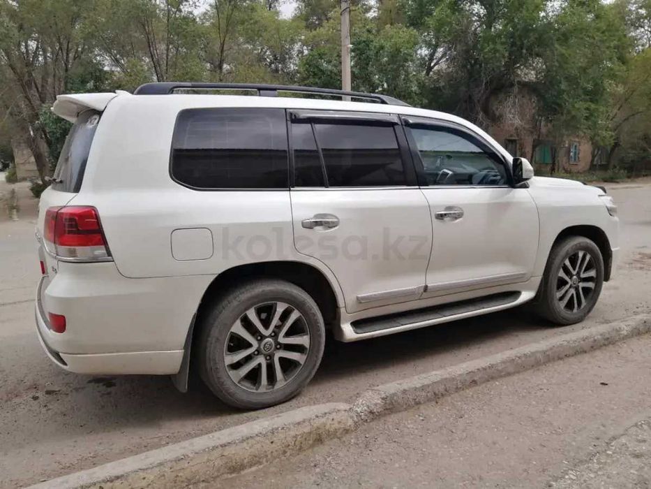 Toyota Land Cruiser 200