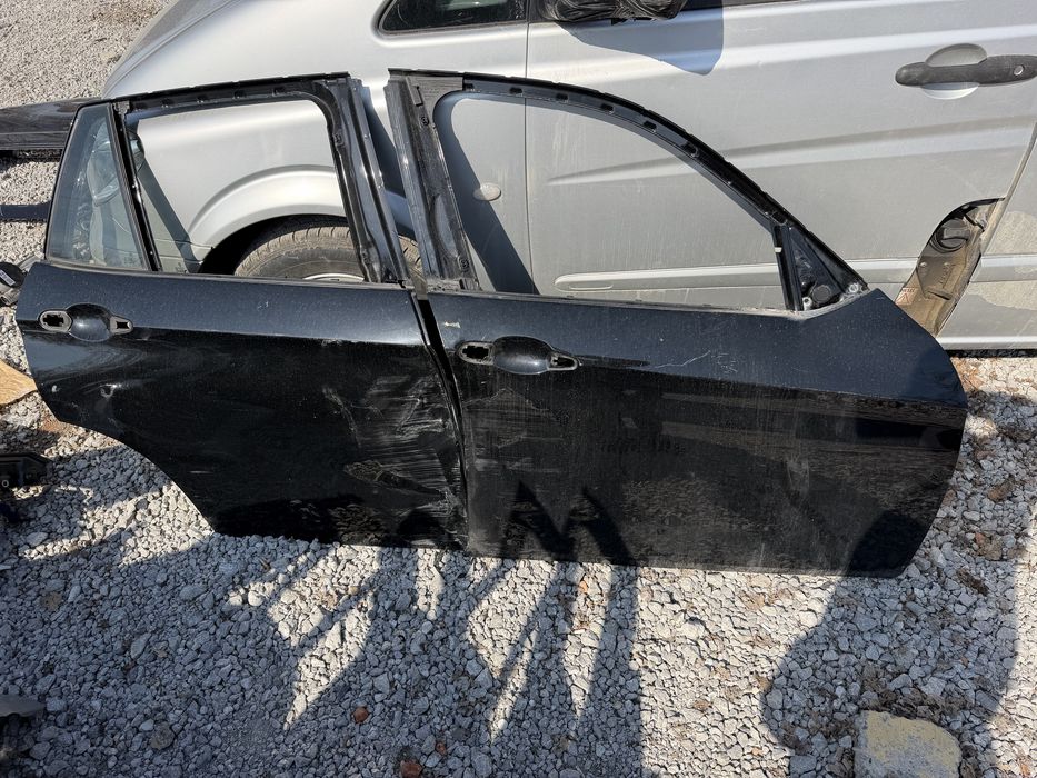 Десни предна и задна врати BMW e84