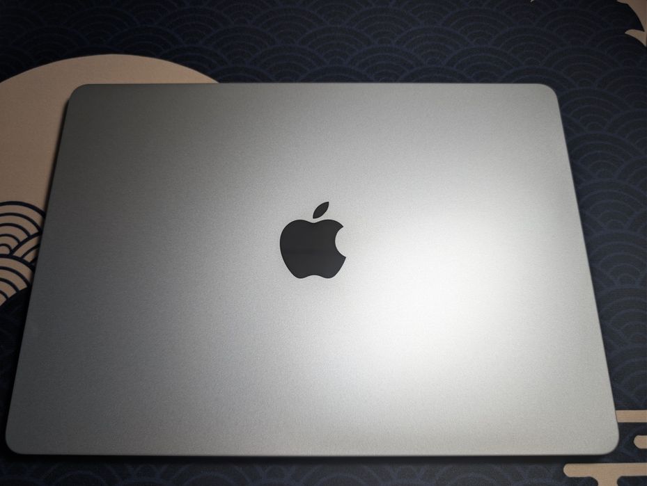 Macbook air M3 2024 8/256