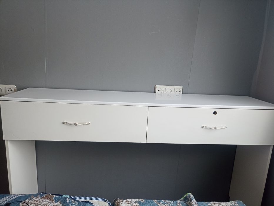 Продам стол визажиста