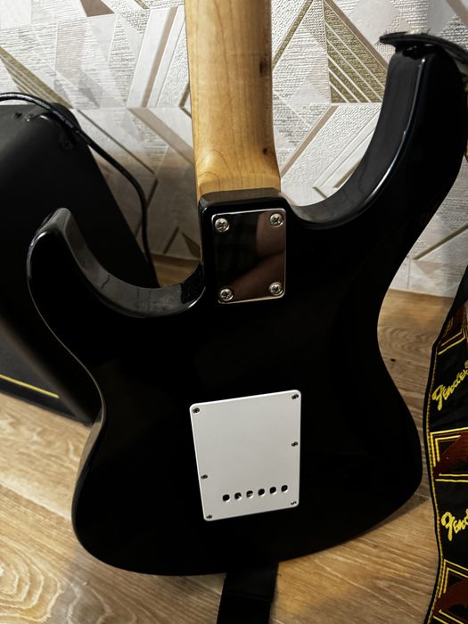 Гитара, бас гитара, барабанная установка, комбик