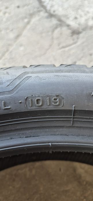 4 anvelope vara runflat Bridgestone 245/40/21.Pretul este pe bucata.