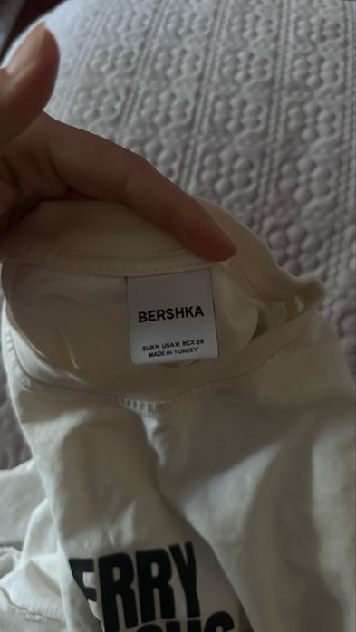 Футболка Bershka.