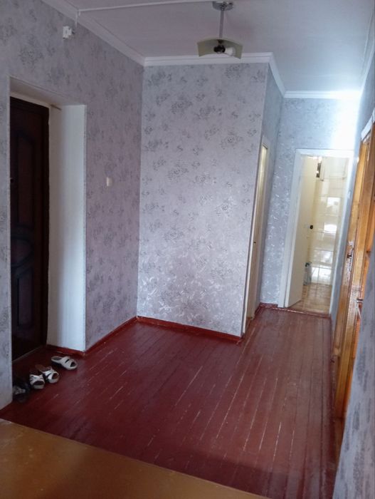 Qarshi markazida 2 xonali dom sotiladi