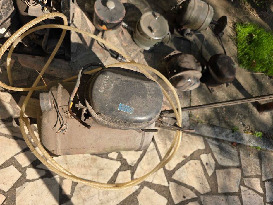 Разни електрически двигатели компресори и други