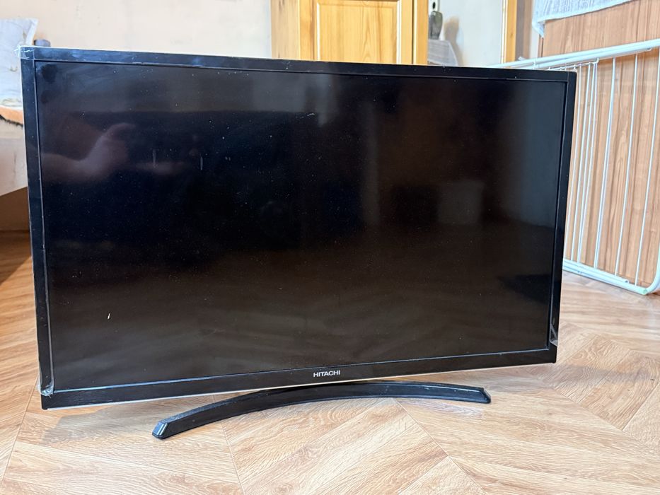 Продавам телевизор HITACHI  Използван е за проба една седмица всичкки