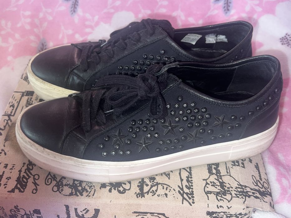 Tenisi piele naturala