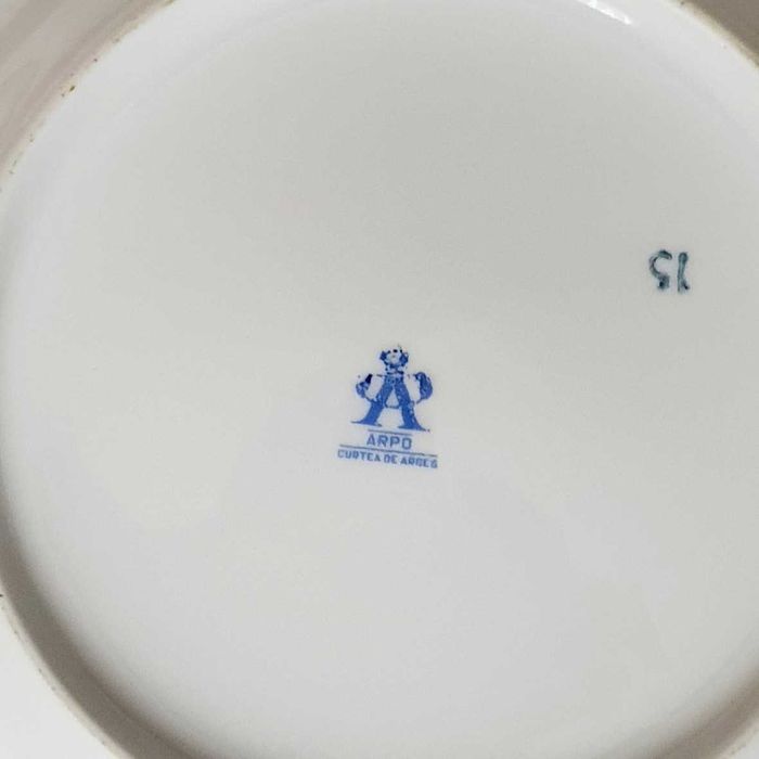 Set de 30 farfurii plus platou și solniță