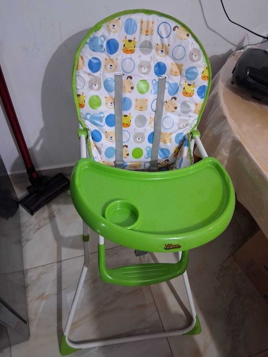 Vand scaun de masa pentru copilul, cumpărat de nou 2 buc