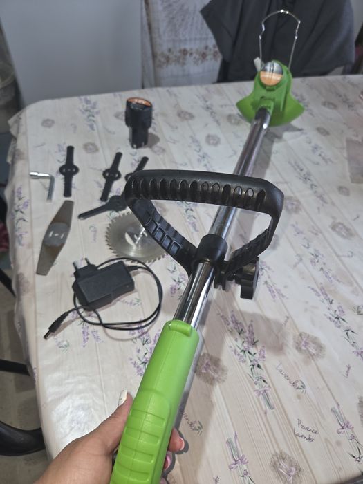 Motocoasă electrică