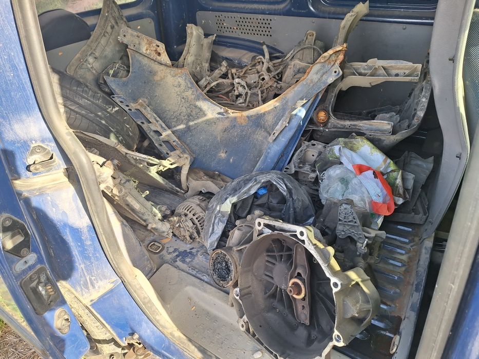 Dezmembrez vw caddy 2.0 sdi