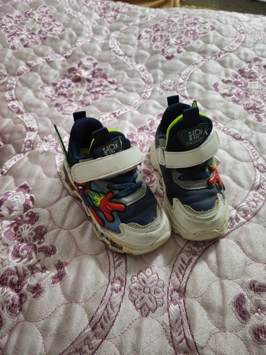 Детские кроссовки 25 размер