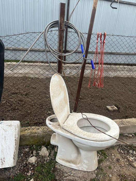 Унитаз сатылады.