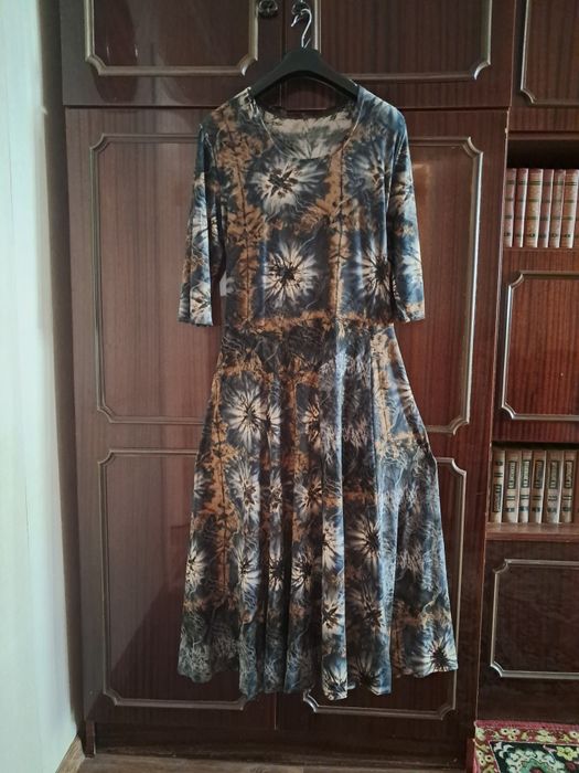 Платья разные,недорого.