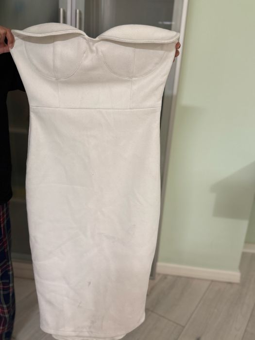 Белое коктейльное платье