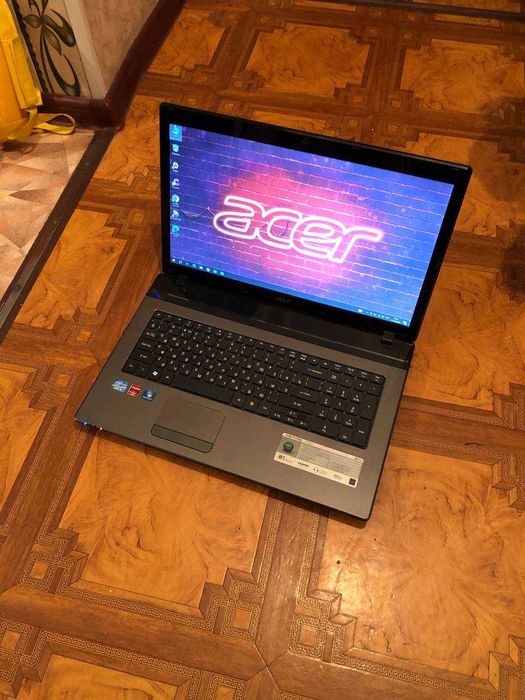 Срочно ASER intel i5 всё работает продам диагональ экрана 17,3