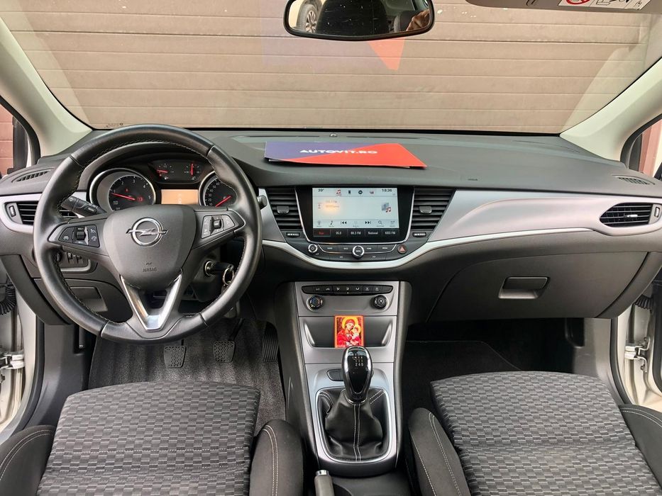 Vând Opel Astra K hatchback 1.6 diesel 110cp - mașina de week-end