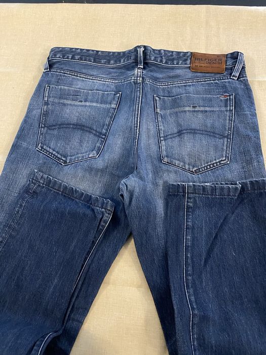 Blugi Tommy Hilfinger, Brax, pantaloni C&A, pantaloni trening Adidas