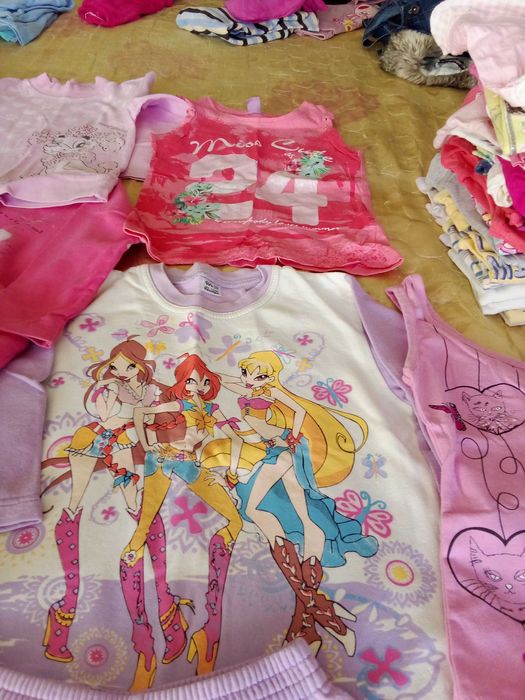 Дрехи за момиче 2-6  г. Всяко по 2 лв.