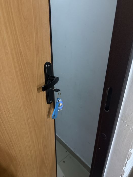 Продам входную дверь