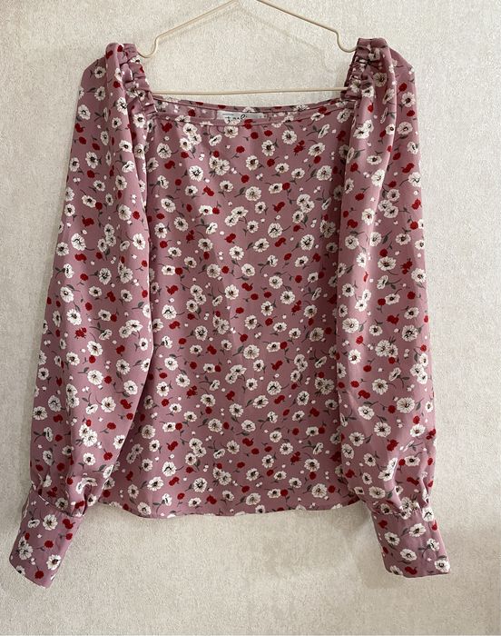 Разгрузка гардероба. 2000тг каждая.