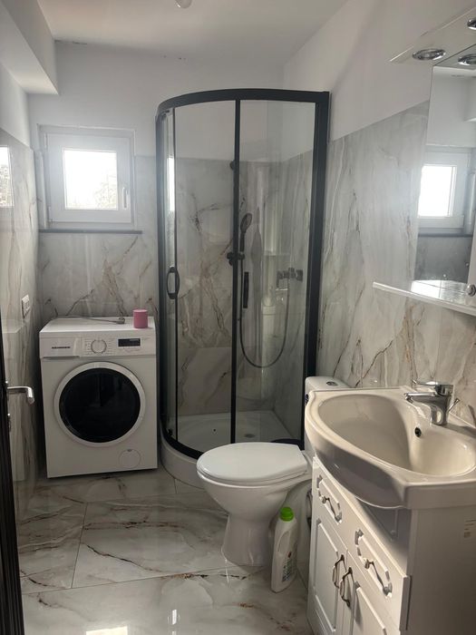 Închiriez apartament