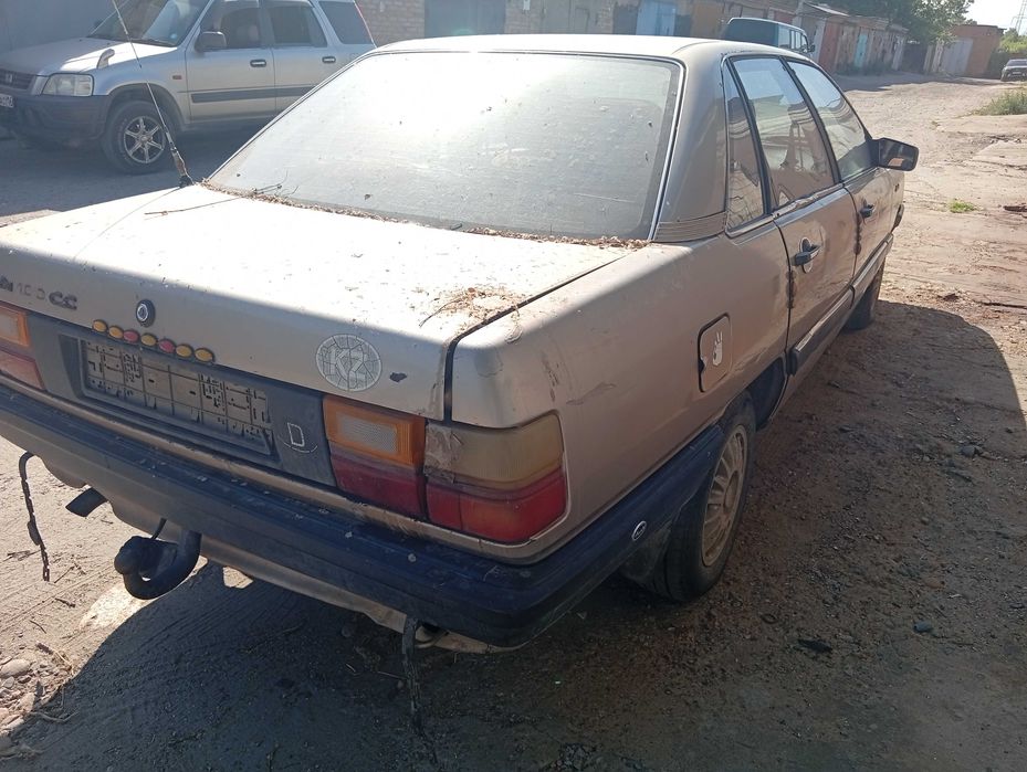 В разборе Audi 100 C3