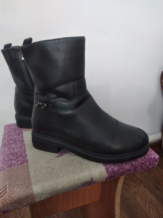 Продам зимние женские сапоги