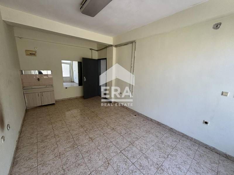 Голямо търговско помещение на хубава локация