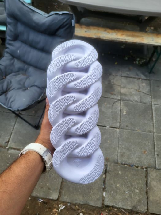 Versace chain reaction