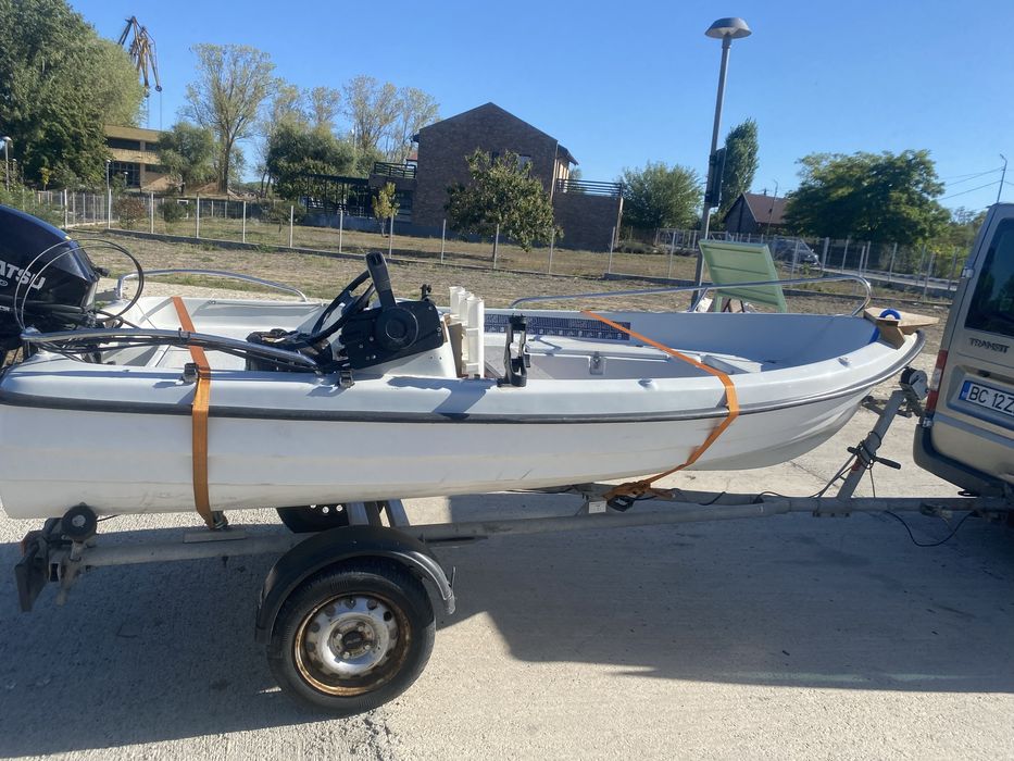 Barca cu motor 9,9 si peridoc