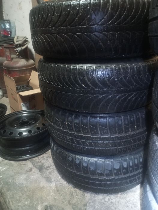 Продам комплект шин