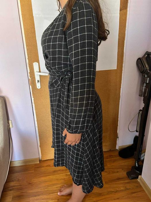 Рокля тип "прегърни ме" размер М