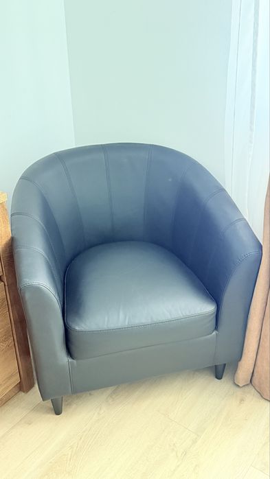 Folotiu de culoare negru, stare impecabila ca noi, doua bucati