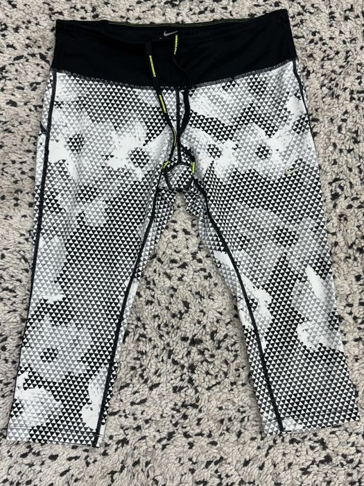 Дамски  клин NIKE DRI-FIT . Размер М