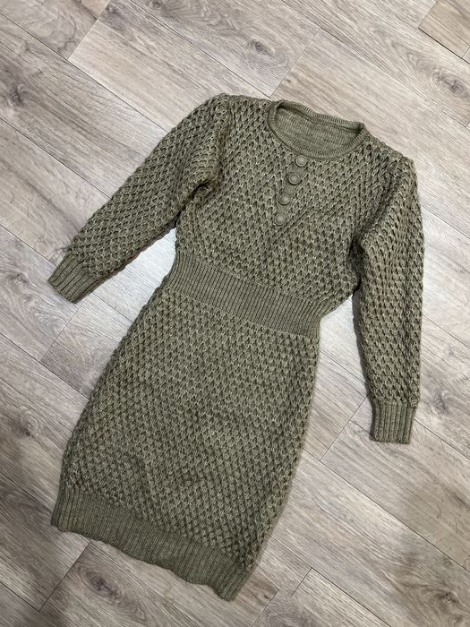 Продаю вязаное зимнее платье (б/у)