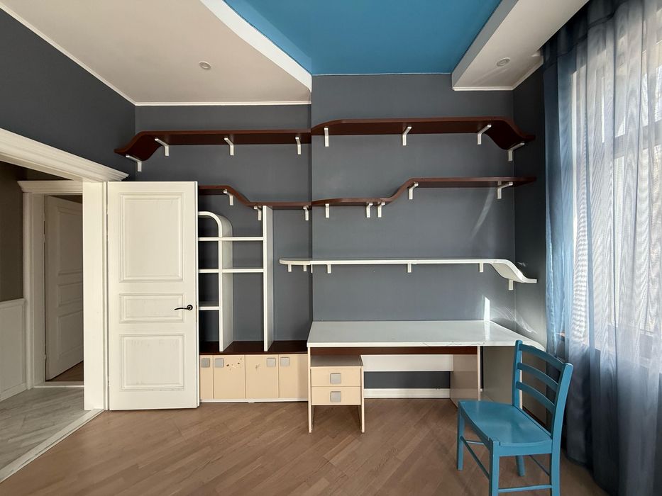 Мебель очень дорогие в хорошем состоянии