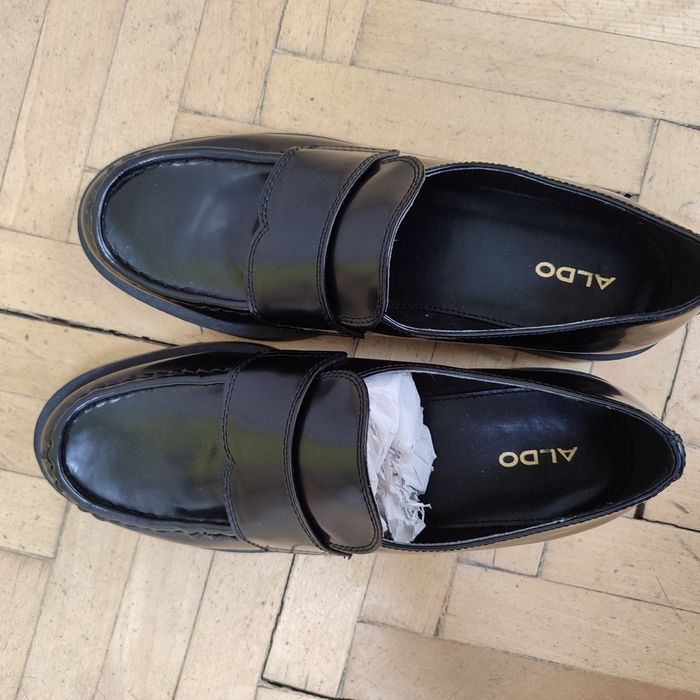Продавам дамски лоуфъри Aldo.