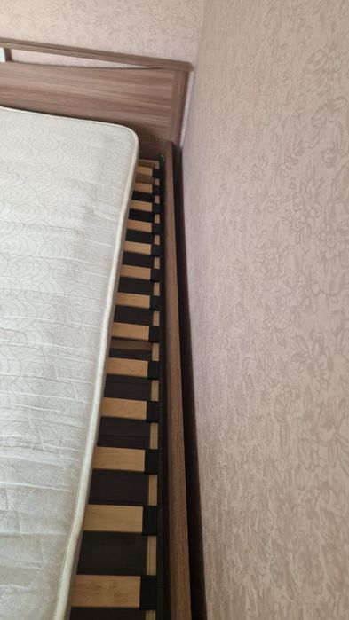 Продам кровать с матрасом вместе ( после химчистки )