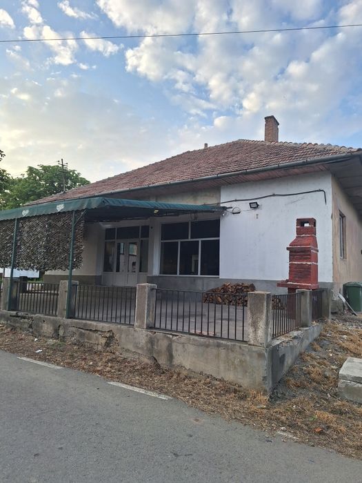 De închiriat spațiu comercial Magazin Bar sau pentru alte activități