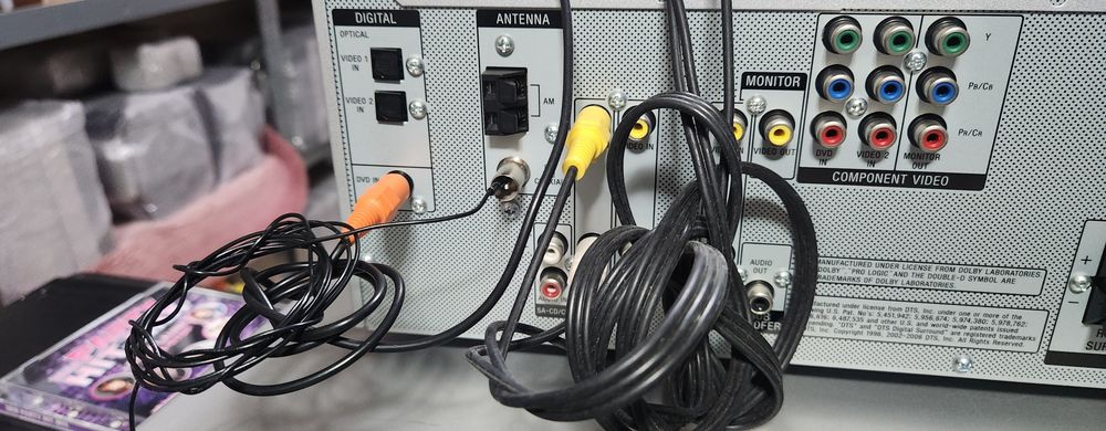 Sistem Sony cu dvd player și telecomandă