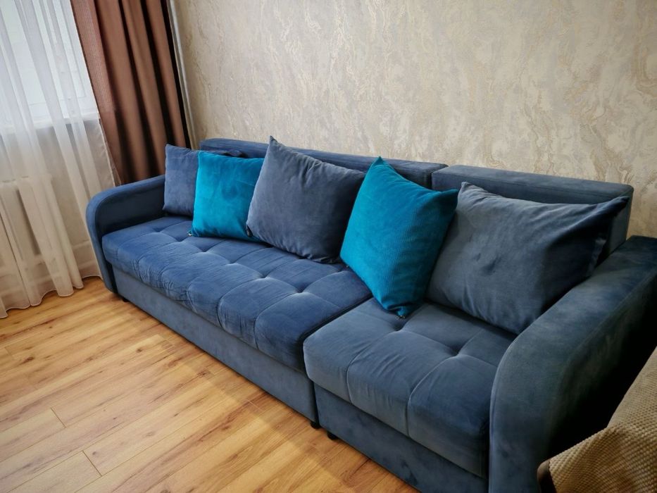 Продаю диван, в длинну 2,86 в раскрытом виде 1.55