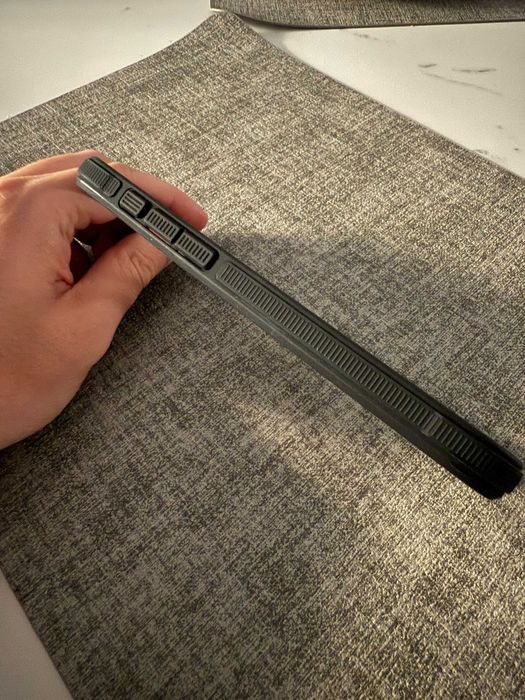 Husa/Carcasa Dbrand Ghost 2.0 pentru iphone 16 pro max cu magsafe.