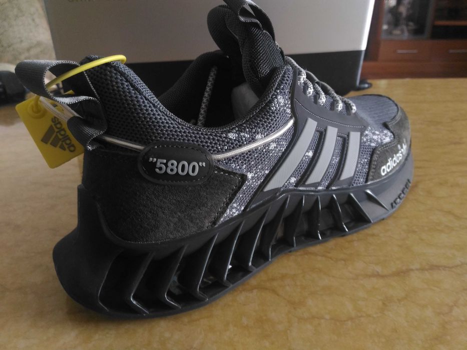 Кроссовки ADIDAS модель 5800