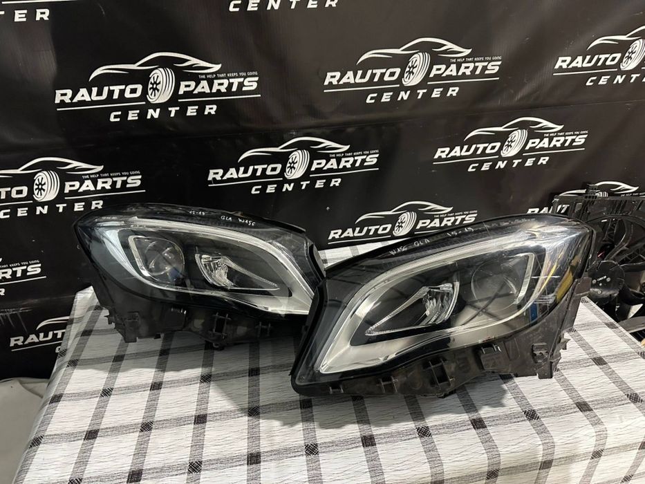 Far stanga / dreapta Mercedes GLA X156 2015/2017/2018/2019