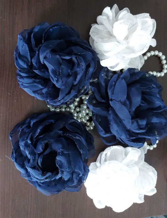 Брошки цветя от коприна