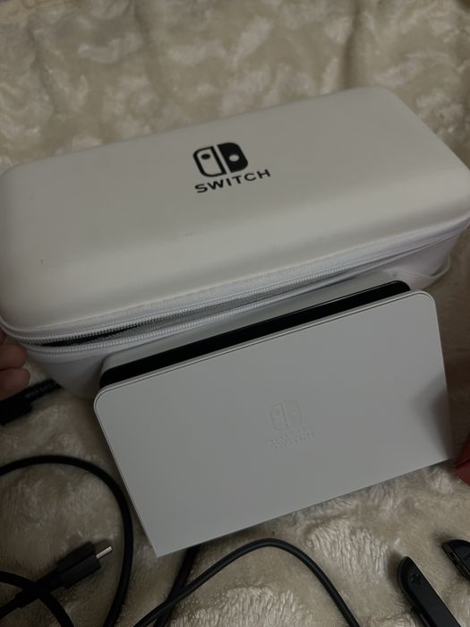 Игровая приставка Nintendo Switch OLED белый