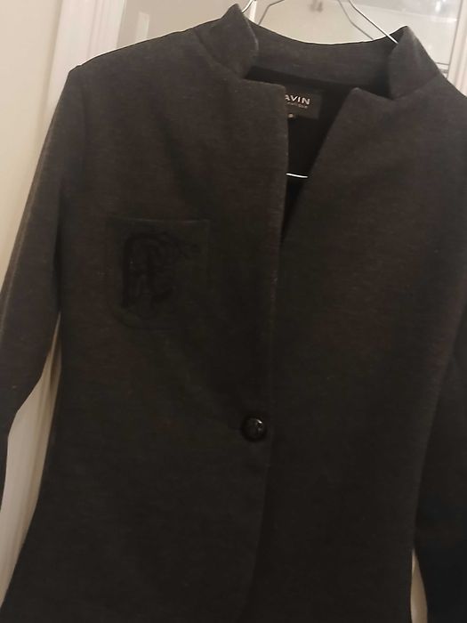 Сако с монограм Авин