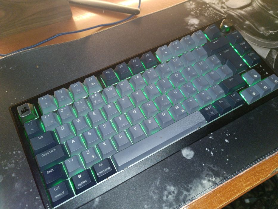 Безжична клавиатура Corsair k65 plus wireless