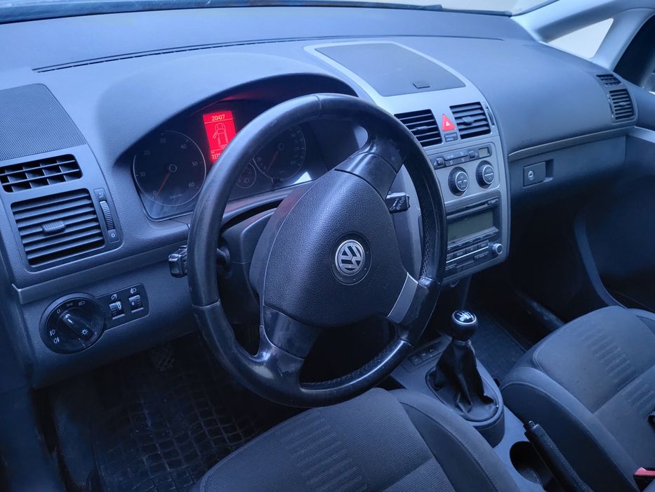 Touran 7 locuri Anul 2010 1.9 tdi 105cp 6 viteze Carlig Jante